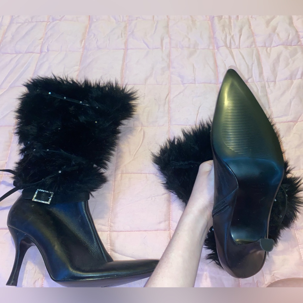 COLIN STUART Black Faux Fur Booties Size 7 1/2M